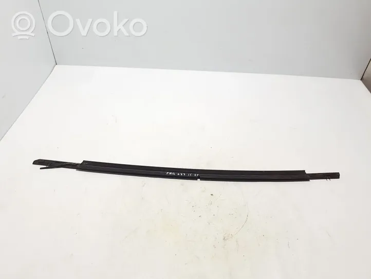 Mazda CX-3 Rivestimento modanatura del vetro della portiera anteriore D10E50640