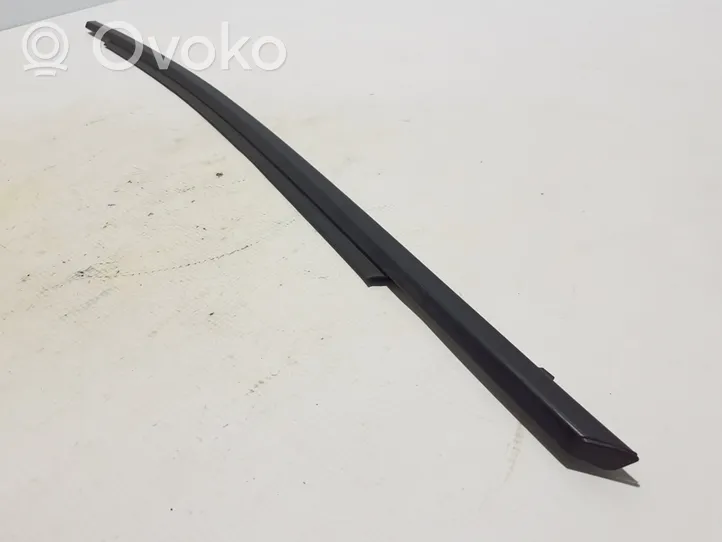 Mazda CX-3 Rivestimento modanatura del vetro della portiera anteriore D10E50650