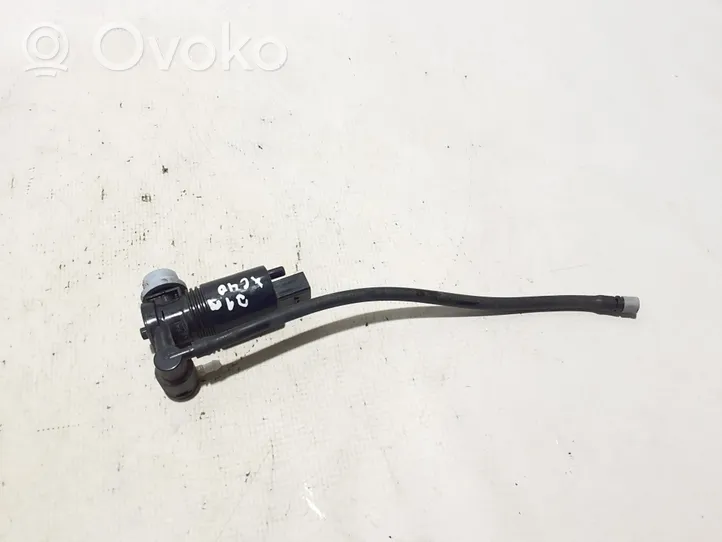 Volvo XC40 Tuulilasi tuulilasinpesimen pumppu 32237970