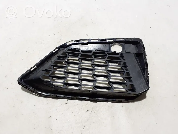 BMW 5 G30 G31 Grille inférieure de pare-chocs avant 8098670