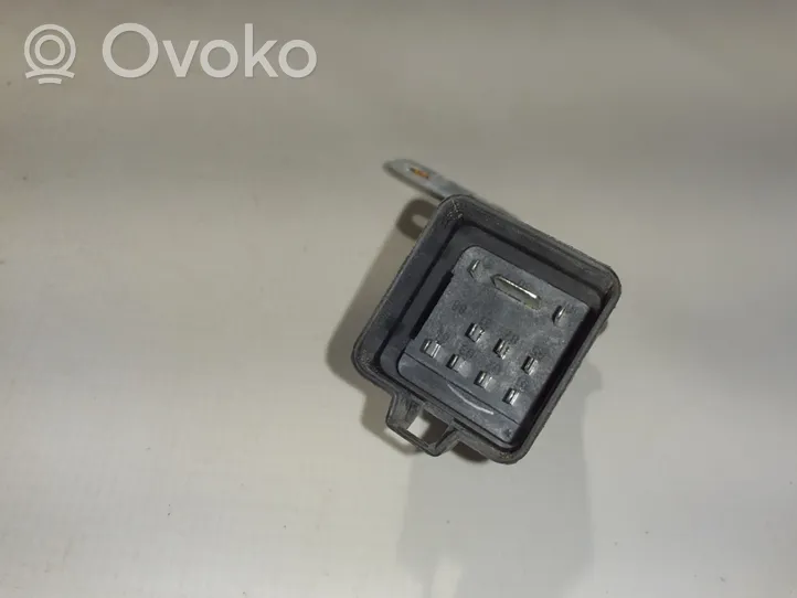 Volvo C30 Glow plug pre-heat relay 30785663