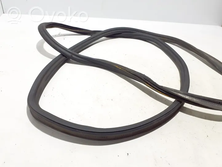 Volkswagen Touareg II Trunk rubber seal (body) 7P6827705A