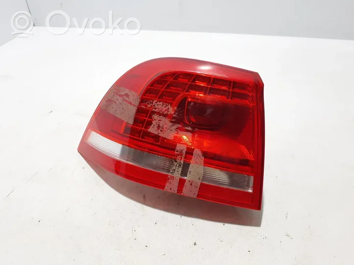 Volkswagen Touareg II Rear/tail lights 7P6945209