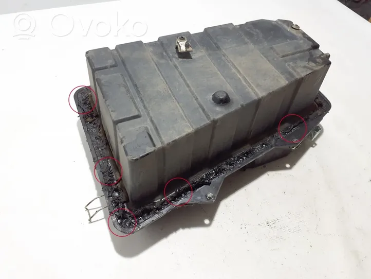 Volkswagen Touareg II Battery box tray cover/lid 7P0801283