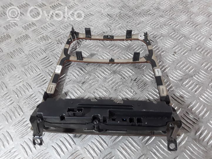 Mercedes-Benz C W203 Panelės apdailos skydas (centrinis) A2036830214