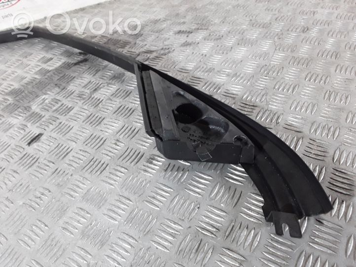 Land Rover Range Rover L322 Moulures des vitres de la porte avant 51337000677