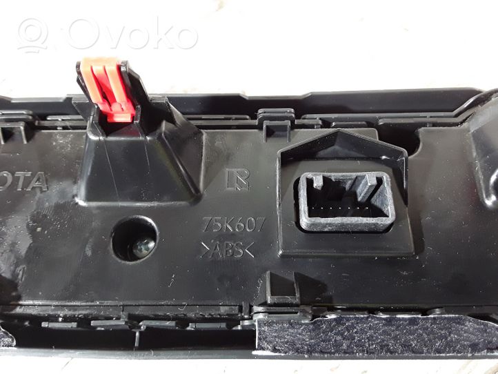 Toyota RAV 4 (XA50) Panel klimatyzacji 75K607