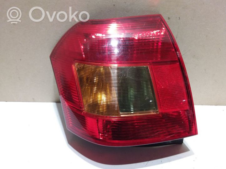 Toyota Corolla E120 E130 Lampa tylna 