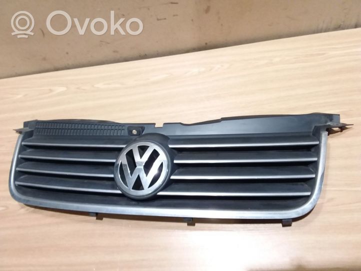 Volkswagen PASSAT B5.5 Griglia superiore del radiatore paraurti anteriore 3B0853651