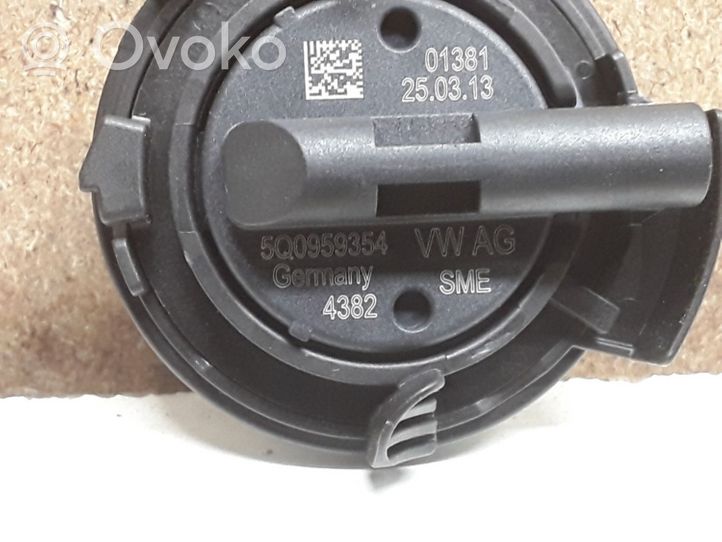 Volkswagen Golf VII Airbagsensor Crashsensor Drucksensor 5Q0959354