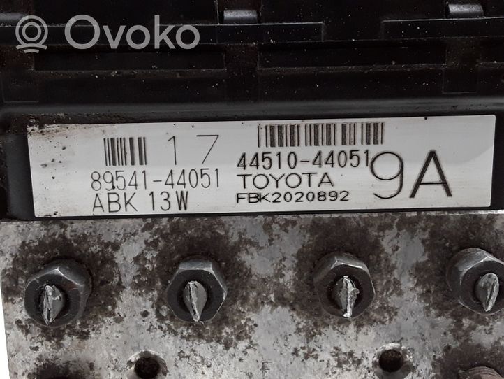 Toyota Avensis Verso ABS-pumppu 8954144051