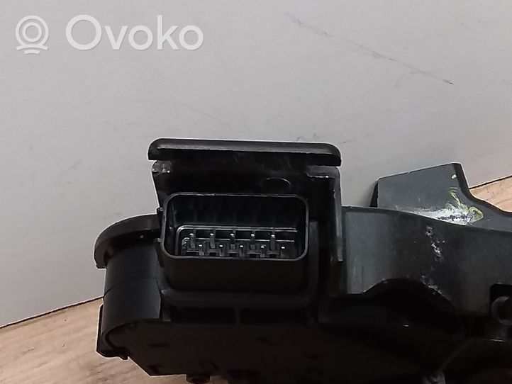 Volvo V50 Zamek drzwi przednich 30699792