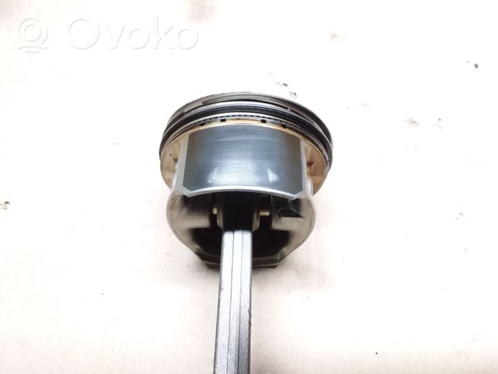 Volkswagen Golf V Piston avec bielle 021E