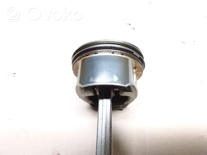 Volkswagen Golf V Piston avec bielle 021E