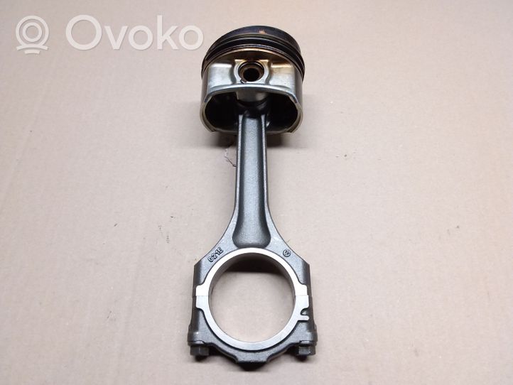 Volkswagen Golf V Piston avec bielle 021E