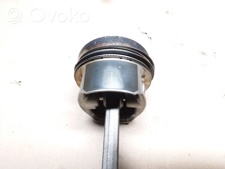 Volkswagen Golf V Piston avec bielle 021E