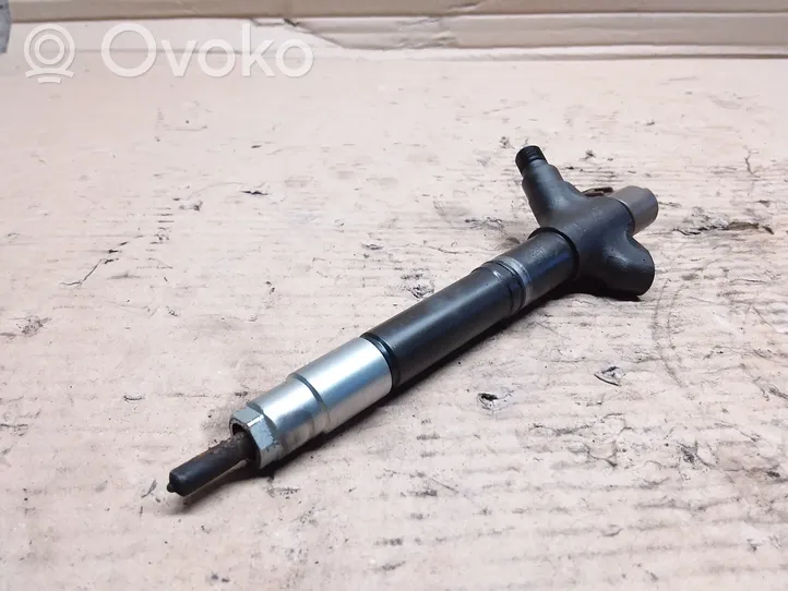 Toyota Avensis T270 Injecteur de carburant 236700R100