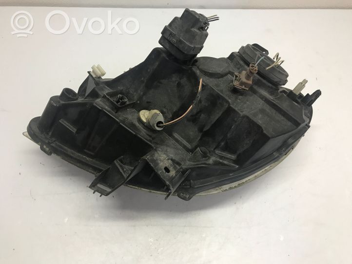 Nissan Kubistar Lampa przednia 8200236591