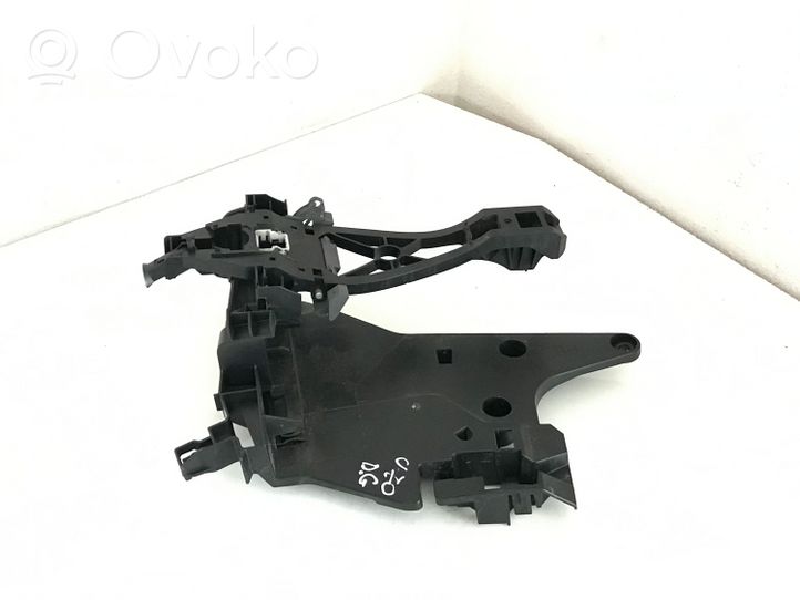 Volvo V70 Rear door exterior handle/bracket 08663909