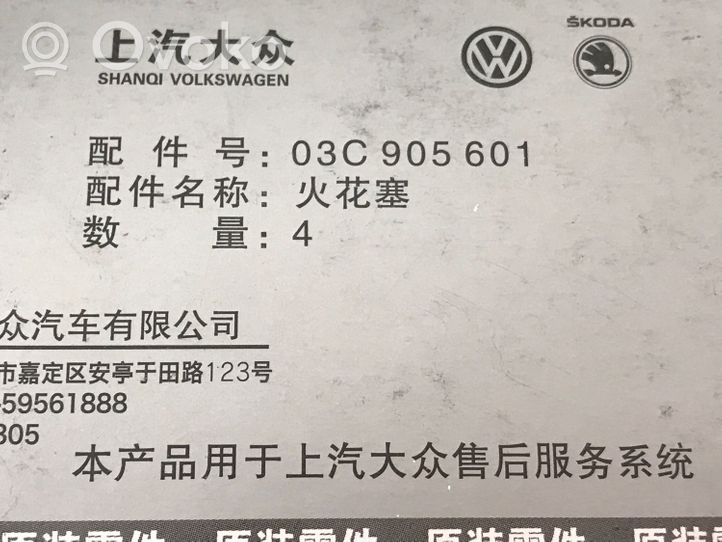 Volkswagen Fox Świeca zapłonowa 03C905601