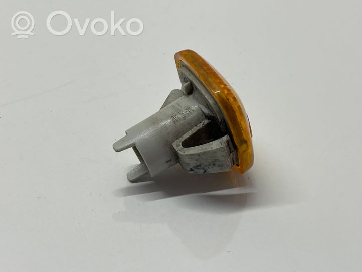 Audi A2 Etupuskurin suuntavilkku 4D0949127B