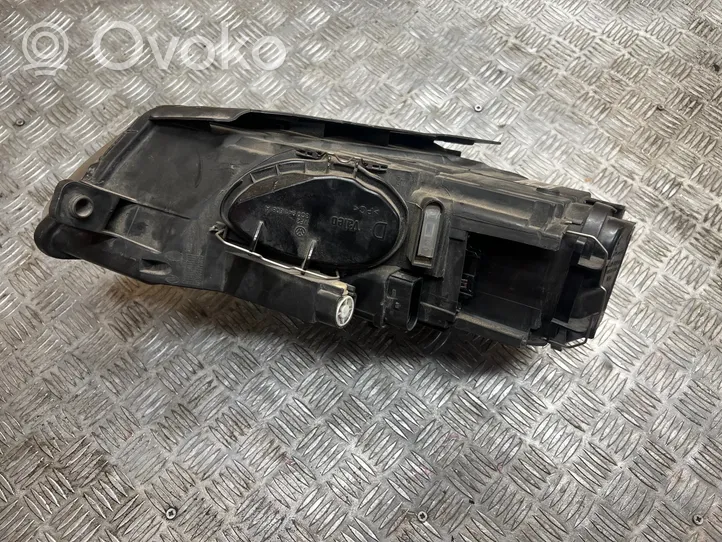 Volkswagen PASSAT B6 Lampa przednia 3C0941752K