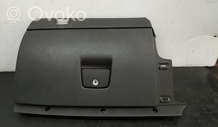 Volvo V50 Panelės stalčiuko/lentinėlės paklotėlis 