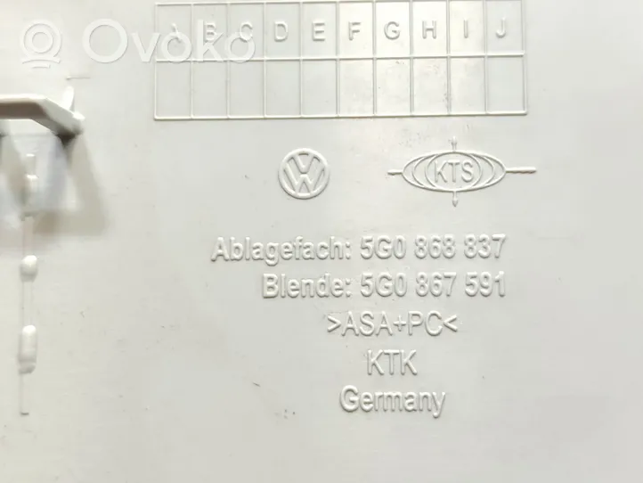 Volkswagen Golf VII Pārnēsājamais lukturīts cimdu nodalījumā 