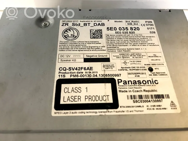 Skoda Octavia Mk3 (5E) Panel / Radioodtwarzacz CD/DVD/GPS 5E0035820
