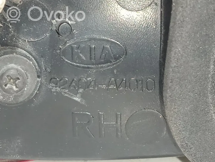 KIA Carens III Luci posteriori del portellone del bagagliaio 92404A4010