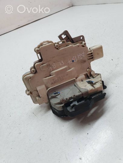 Audi A4 S4 B7 8E 8H Serratura portiera anteriore 8E0839016AA