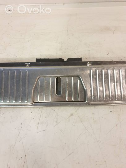 Mercedes-Benz E W211 Rivestimento di protezione sottoporta del bagagliaio/baule A2116900089