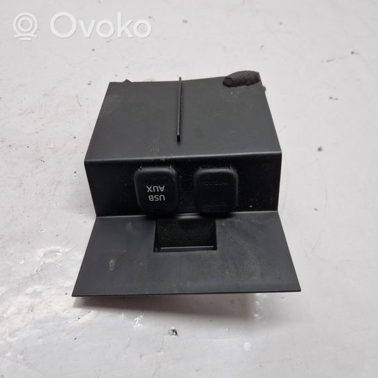 Mazda CX-5 Connettore plug in AUX KD45644A1