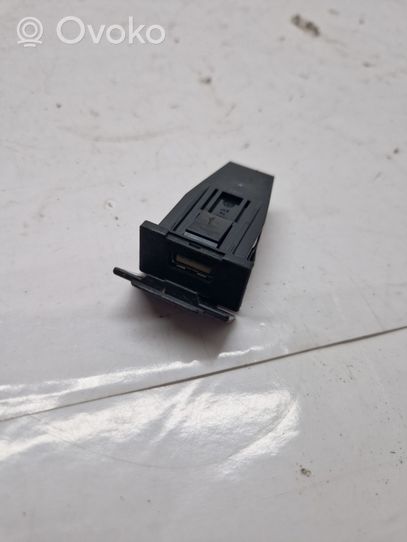 Mitsubishi Outlander USB socket connector 