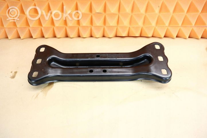 Mercedes-Benz C W204 Supporto della scatola del cambio 2042421501