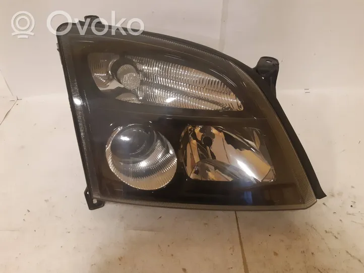 Opel Vectra C Lampa przednia 15588800