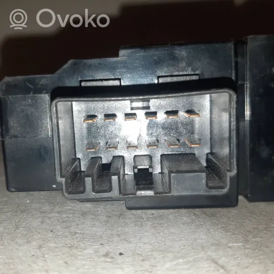 Volvo S60 Przyciski szyb 8682950