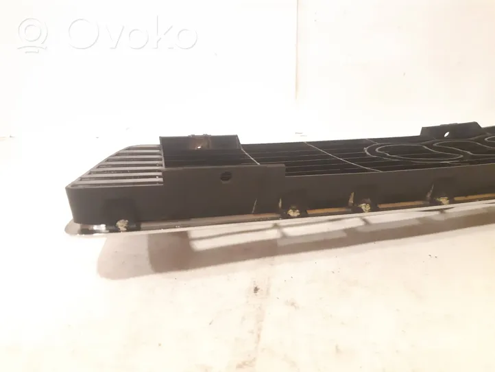 Audi V8 Maskownica / Grill / Atrapa górna chłodnicy 441853655C