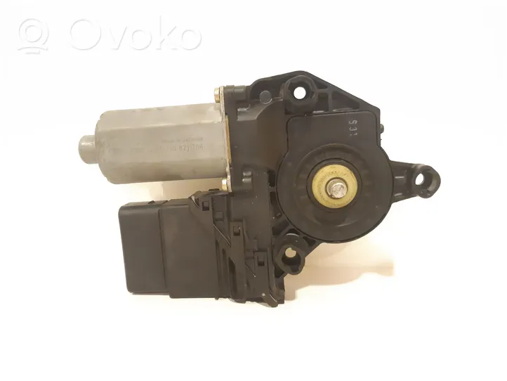 Volkswagen Golf IV Moteur de lève-vitre de porte avant 0130821766