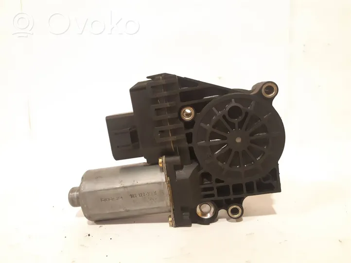 Audi A4 S4 B5 8D Motorino alzacristalli della portiera anteriore 0130821786