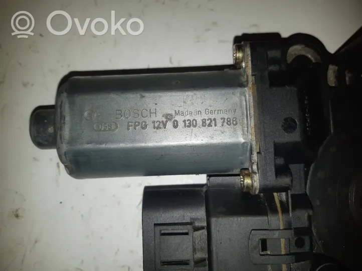 Audi A4 S4 B5 8D Moteur de lève-vitre de porte avant 0130821786