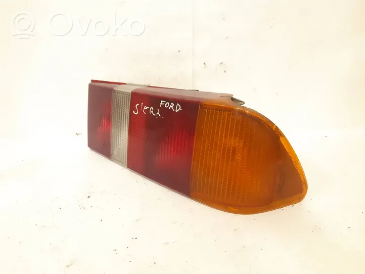 Ford Sierra Lampa tylna 83BG13A602