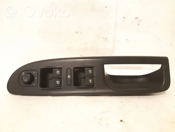 Volkswagen PASSAT B6 Front door window switch trim 3C1867171B