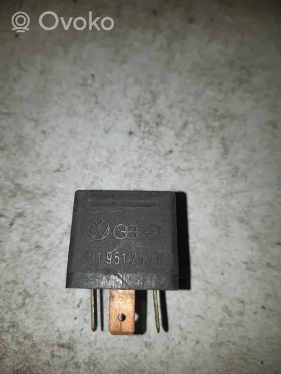 Audi A8 S8 D2 4D Other relay 431951253H