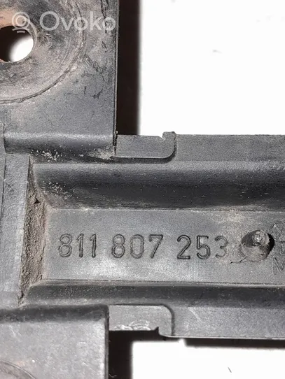 Audi 100 200 5000 C3 Staffa di rinforzo montaggio del paraurti anteriore 811807253