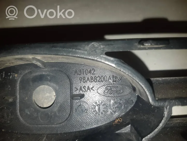 Ford Focus Etupuskurin ylempi jäähdytinsäleikkö 98AB8200A