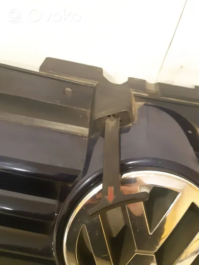 Volkswagen Bora Griglia superiore del radiatore paraurti anteriore 1J5853653