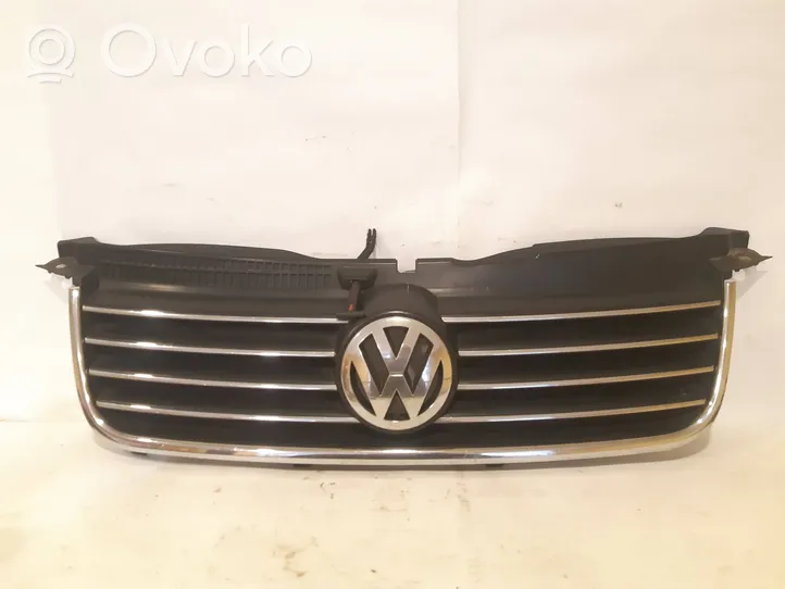 Volkswagen PASSAT B5.5 Grille calandre supérieure de pare-chocs avant 3B0853651H