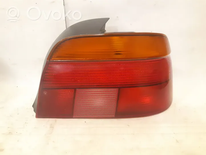 BMW 5 E39 Luz trasera/de freno 8358032