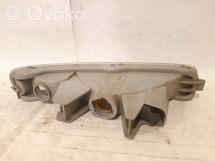 Mazda 323 F Frontblinker 21061708